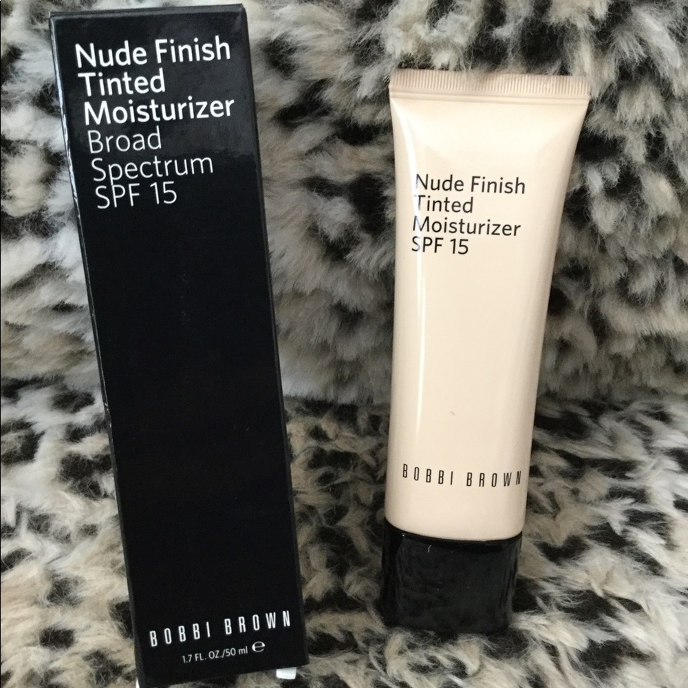 Bobbi Brown Tinted Moisturizer in Deep